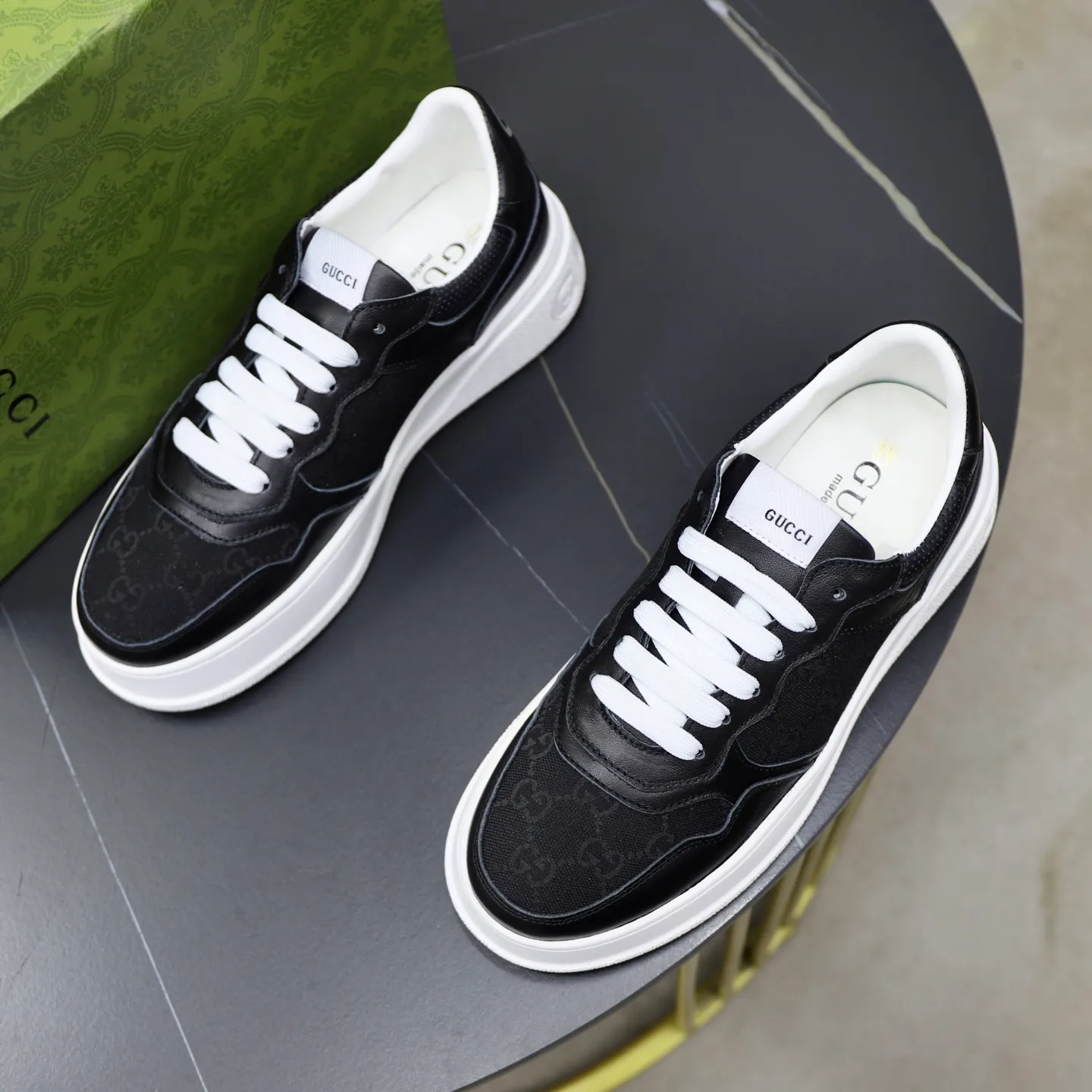 Men's shoes: 400💰🙅‍♂️🙅‍♂️🙅‍♂️ Brand: GUCCI Standard code: 38-44 (45 customized) Grade: Same as the official website Material: Original leather splicing brand cloth Comfortable and breathable sheepskin lining Lightweight wear-resistant outsole Style category: Men's fashion casual shoes Sports shoes Distinguished luxury brand elements Top luxury Color: actual picture color